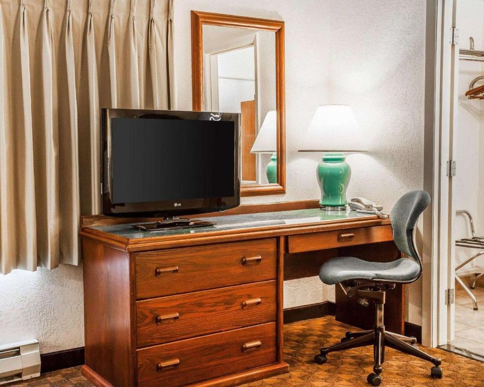 Quality Inn Uptown image 13