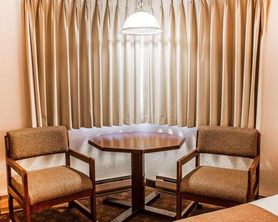 Quality Inn Uptown image 15