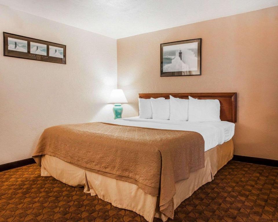 Quality Inn Uptown image 20
