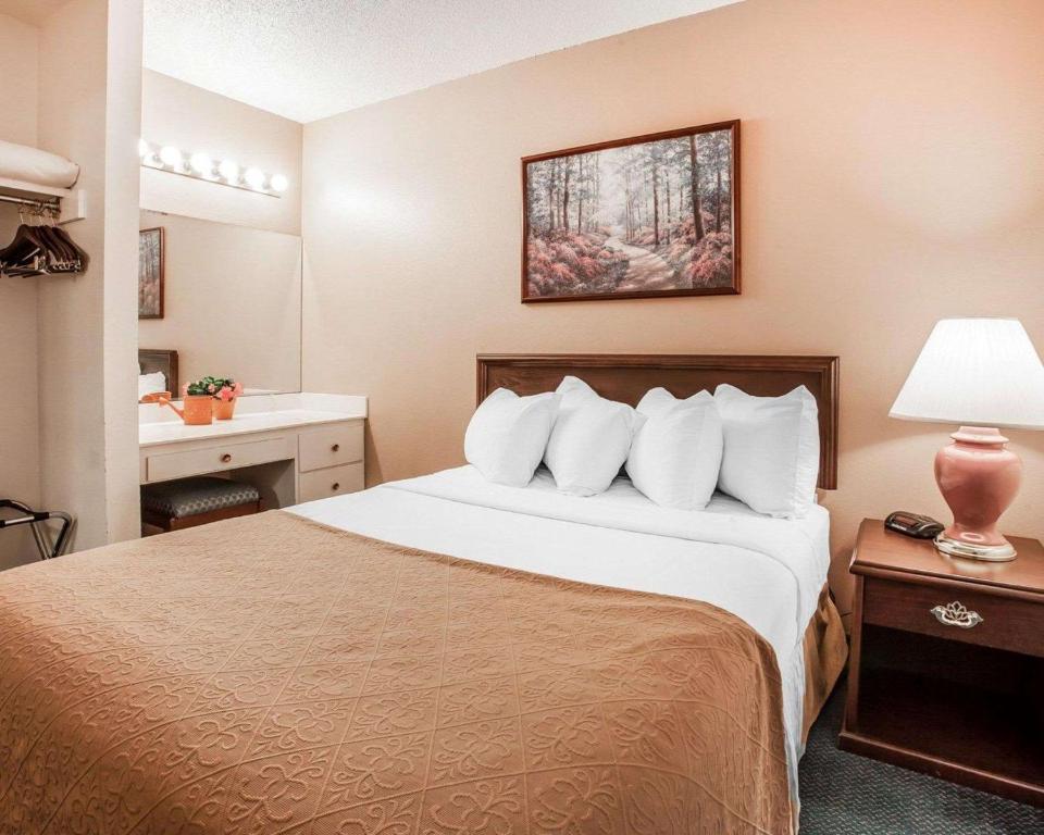 Quality Inn Uptown image 21