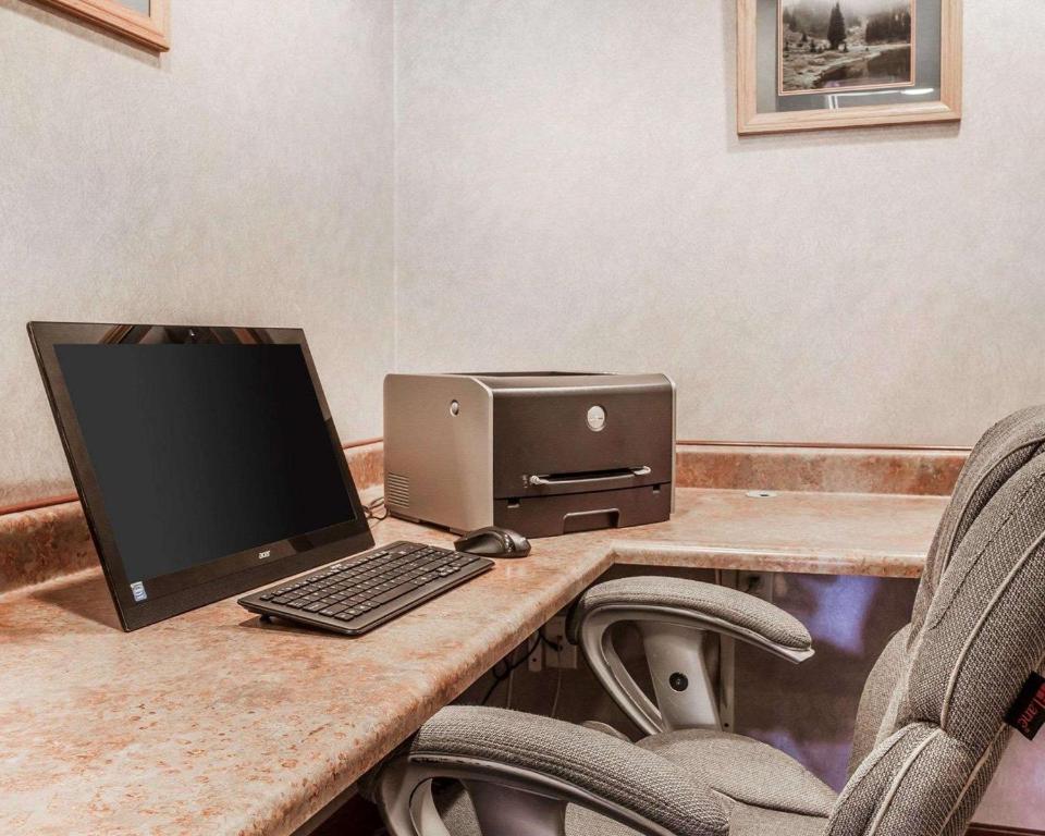 Quality Inn Uptown image 7